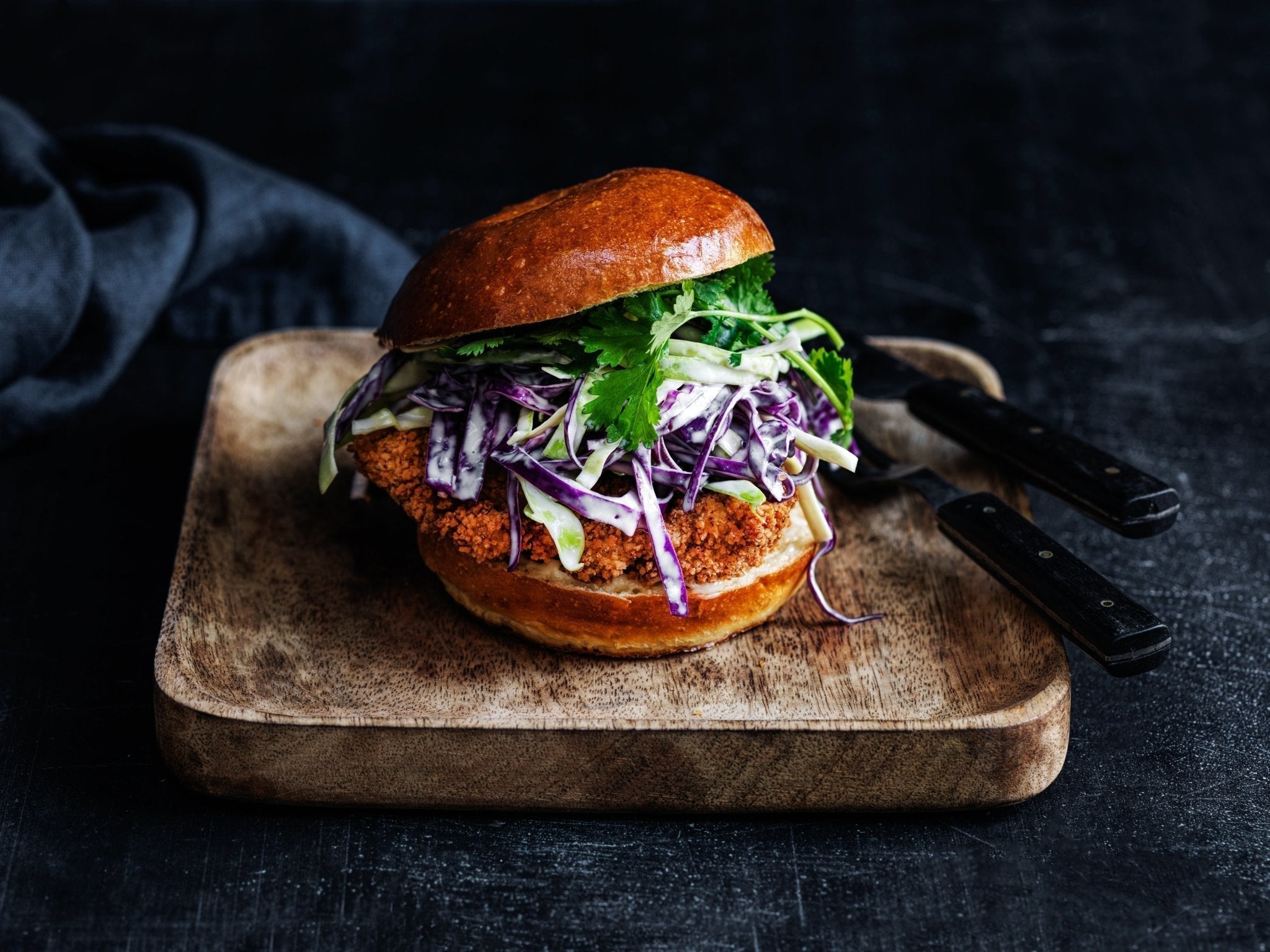 Sprød kyllingeburger med spicy slaw - Gastrotools.dk